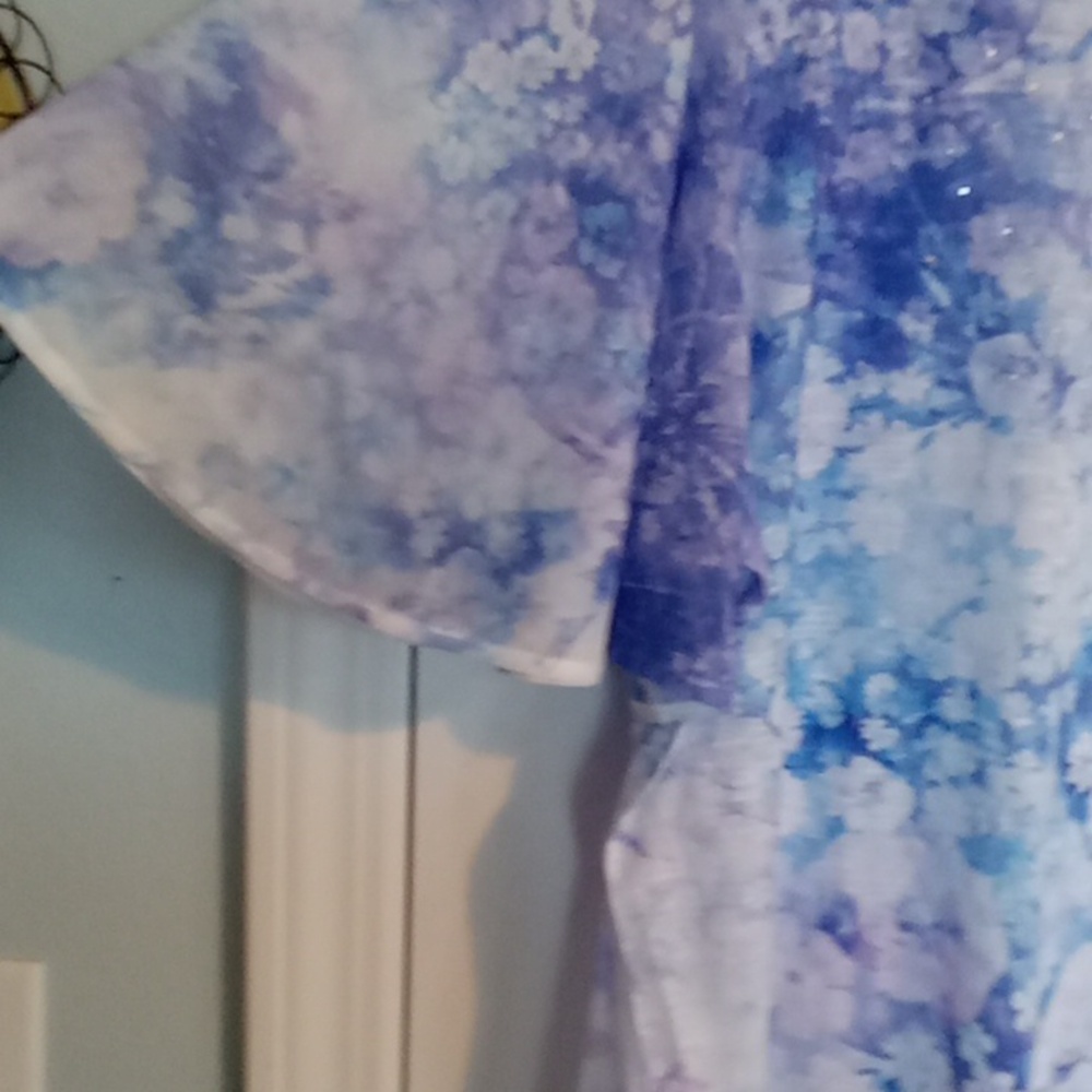 Elegant Floral Women's Blouse in Lavender and Blue - Picture 3 of 6